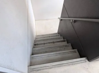 階段床洗浄 作業後