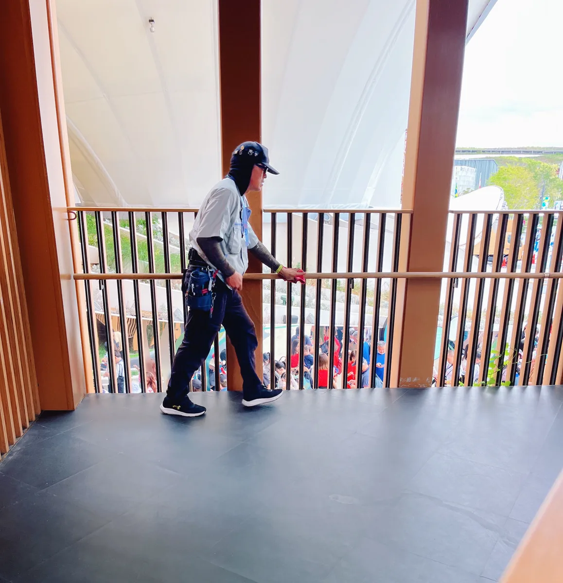 通路・手すりの清掃作業